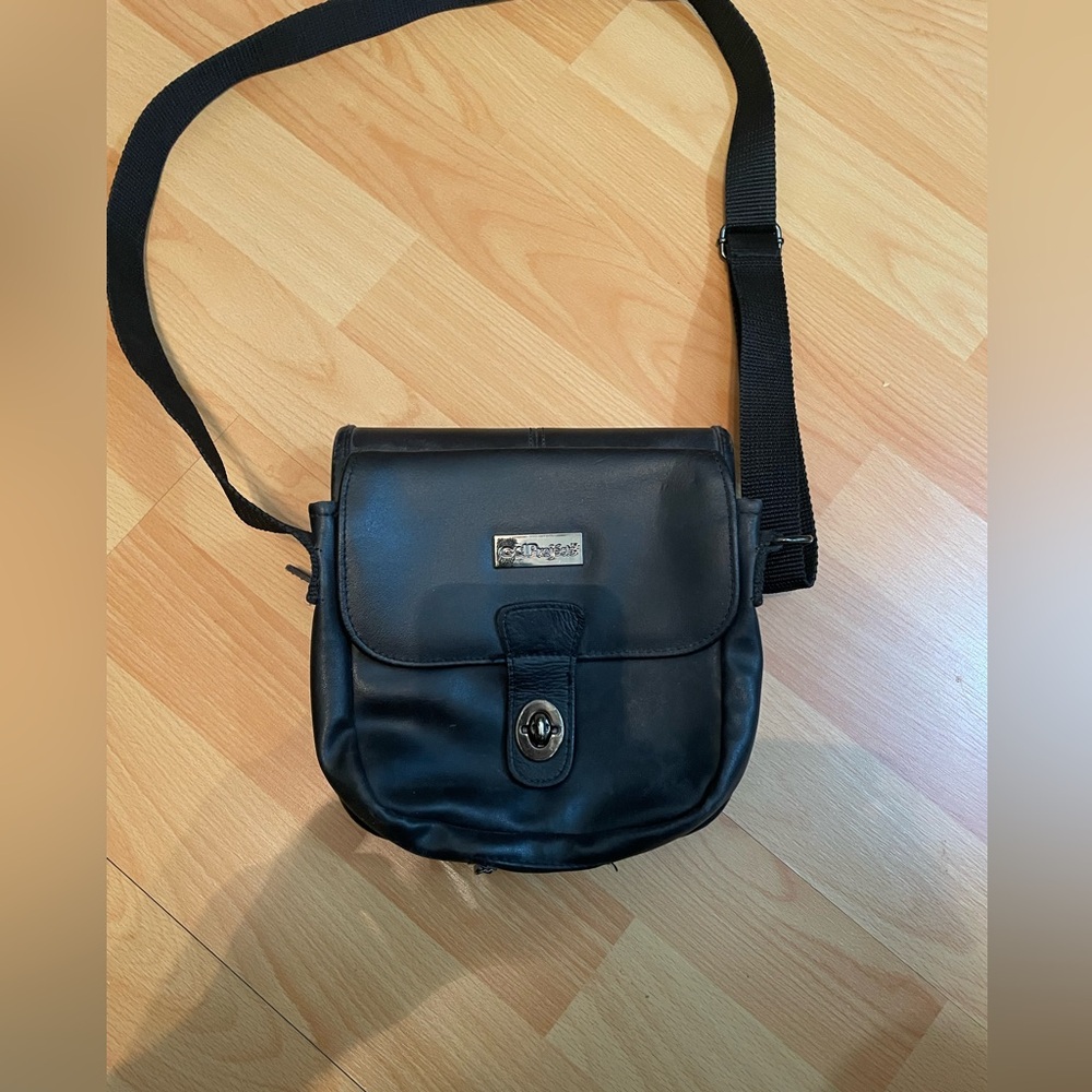 CD Projects Portable CD Player Carry Case with Adj Strap Black Holds 22 CDs